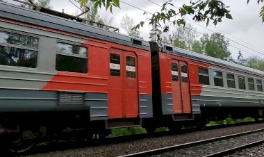 Электропоезд ЭД4М-0161 с приветливой бригадой на БМО