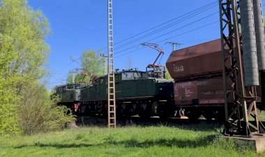 Электровозы EL2 4-1089 / 4-1097 с вагонами для перевозки угля