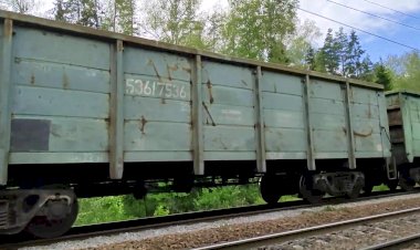 Электровоз ВЛ11-422А/421 с грузовым поездом