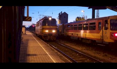 Электровоз Ламинатка 240 019-0 следует резервом