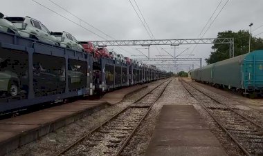 Сербия, Электровоз SKG 444-003 с вагонами автовозами