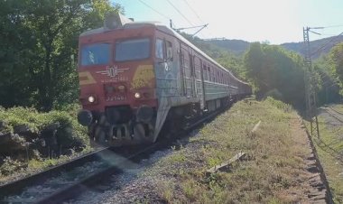 Электропоезд ЭР25 следующий из Габрово в Русе
