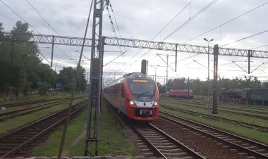 Электропоезд ED78-022 следующий по маршруту Познань Главная-Восточный Торунь.