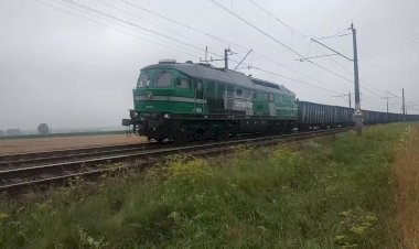 Тепловоз ТЭ109 232-090 с полувагонами