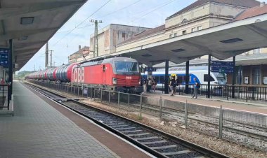 Электровоз Вектрон с наливным поездом