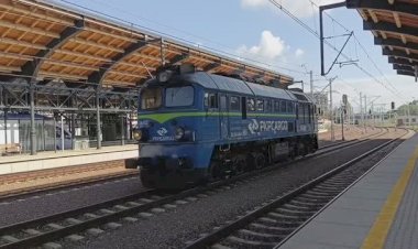 Тепловоз ST44-1227 следует резервом