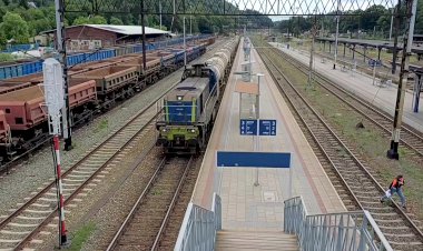 "ТЭМ2 после модернизации" Тепловоз ST48-053 с цистернами для химии