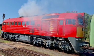 Тепловоз М62-116 со спец поездом, перегоняет неисправный локомотив с клином колёсной пары