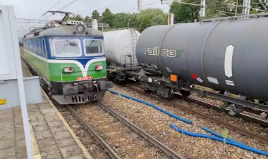 Электровоз Шкода 182 041-4 следует резервом без поезда