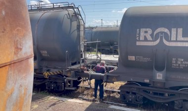 Сцепка вагонов на винтовой стяжке