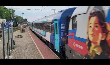 "75 лет джд Будапешта" Электровоз Таурус 470 002 с пассажирским поездом