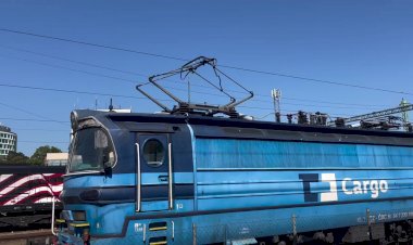 Электровоз Ламинатка искрение токоприёмника