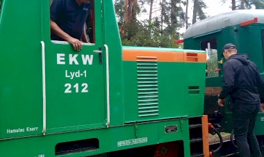 Узкоколейный Тепловоз Lyd1-212, прицепка к поезду