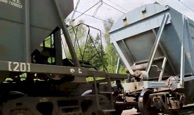 Электровоз ВЛ11.8-681/692Б с хопперами