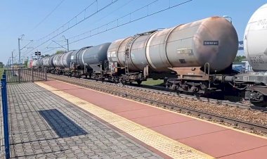 Электровоз Ньюаг E6ACT-006 с наливным поездом