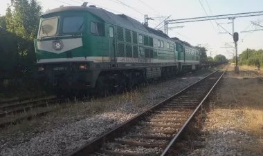 Две Людмилы, Тепловозы 662-001 & 662-005 с вагонами сталевозами