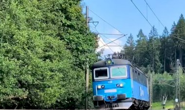 Электровоз Шкода 182 134-7 следует резервом