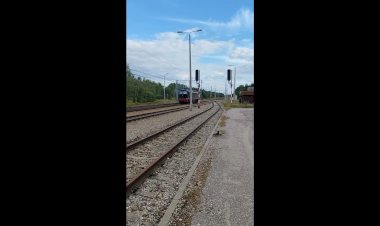 Тепловоз ТЭ109 следует резервом