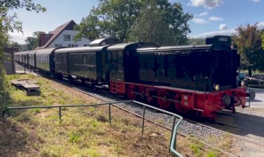 Немецкий тепловоз V 36 412 с ретро поездом