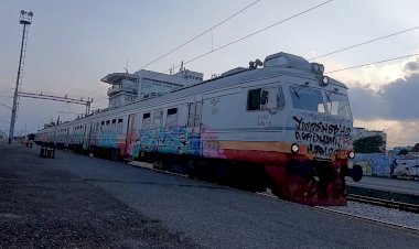 Электропоезд ЭР31 412-042 отправляется из Подгорицы