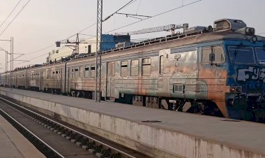 Электропоезд ЭР31 412-080 прибывает на станцию Новый Белград