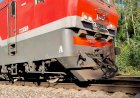 Электровоз 2ЭС6-1328 "Синара" с грузовым поездом.