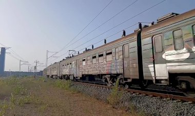 Рижская электричка ЭР31 в Белграде