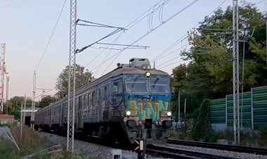 "В лучах заката" Электропоезд ЭР31 в Белграде