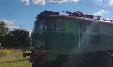 Электровоз ET22-816 следует резервом