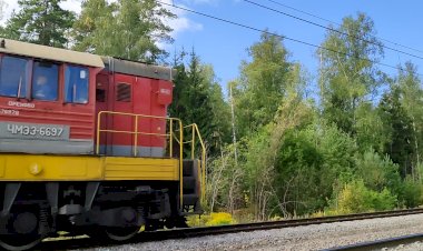 Тепловоз ЧМЭ3-6697 следует резервом