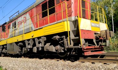 Тепловоз ЧМЭ3Э-6697 следует резервом