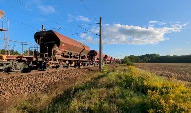 Тепловоз ТЭ109 с хопперами