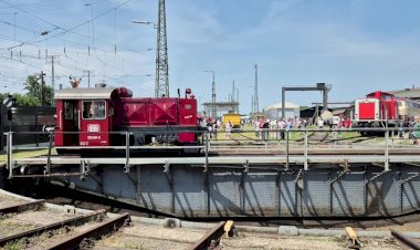 Тепловоз DB 322 641-2 “Roberta” крутится на поворотном круге