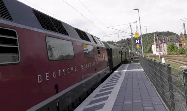 Тепловоз DB V200 033 с ретро поездом