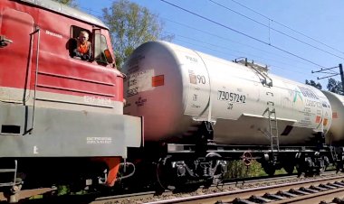 Электровоз ВЛ11М-291Б/282 с грузовым поездом