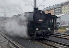 Паровоз 555.0153 едет задним ходом с раритетным вагоном