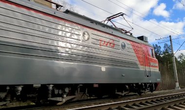 Электровоз ВЛ10У-496 следует резервом по БМО