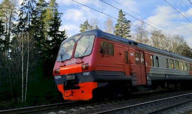 Электропоезд ЭД4М-0161 с приветливой бригадой