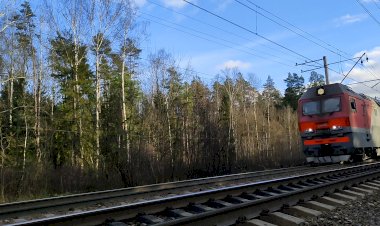 Остановка перед красным, 2ЭС6-1512 Синара с хопперами