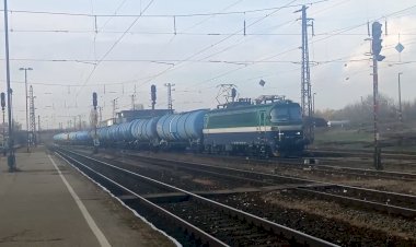 Электровоз Ламинатка с цистернами