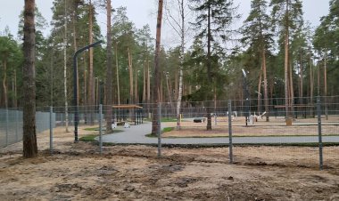 Благоустроенная площадка для выгула собак