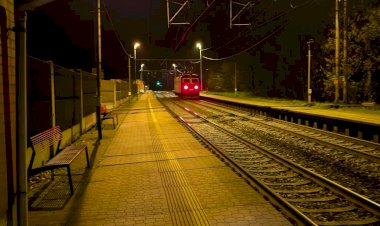 Электровоз Шкода 182 134-7 следует резервом