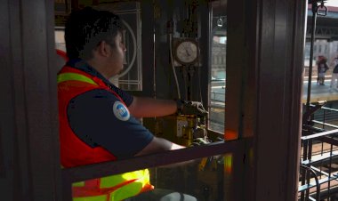 Метро Нью-Йорка, поезд 1903-1907 года на линии с пассажирами