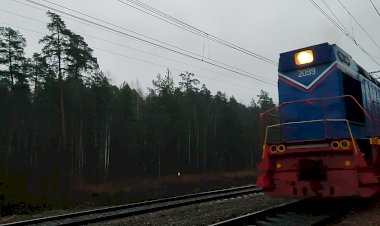 Тепловоз ТГМ6А-2099 следует маневровым порядком