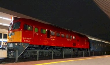 Тепловоз М62-116 с пригородным поездом