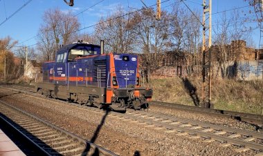 Тепловоз SU4210-002 следует резервом