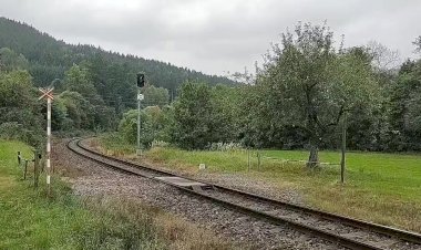 Тепловоз 740.892 с порожними вагонами