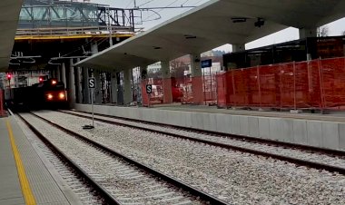 Электровоз 363-007 с контейнерным поездом в Любляне