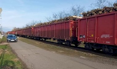 Тепловоз М62-628 232 с полувагонами