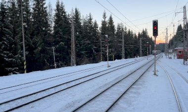 Электровоз Шкода 350 020-4 с пассажирским поездом